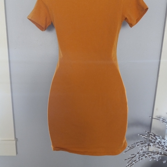 Windsor Rock Tshirt Dress XS Distressed, Low Cut Front - Picture 6 of 6